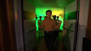 possiamo confermare tutti che l'intervista era misera e il pubblico cringe e ansiogeno al massimo? meglio le interviste a distanza così nessuno li tocca, mette a disagio o gli fracassa le orecchie con quelle urla fastidiose gatte in calore.