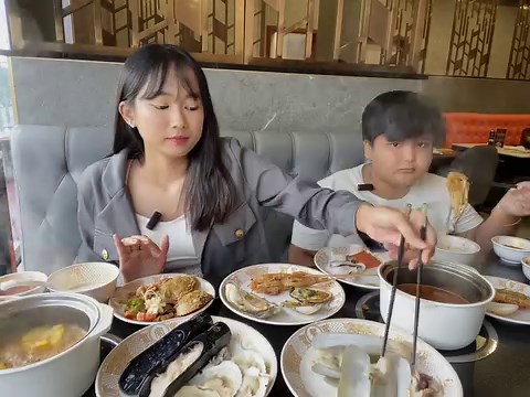 252K views · 10K reactions | 懶ရန်ကုန်မြို့ရဲ့မင်းဓမ္မလမ်းပေါ်မှာပဲ ဆိုင်ခွဲမရှိဖွင့်လှစ်ထားတဲ့ Luxury hotpot ဆိုင်ကြီးမှာမောင်လေးနဲ့သွားစားမယ်  Seafood City Hot Pot #seafoodcity #dardareats | Dar Dar Eats | Facebook