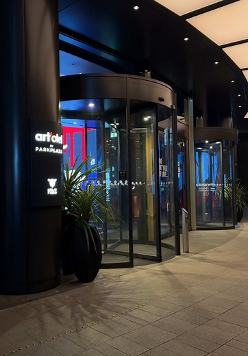 Art’otel - London Hoxton. This hotel in Shoreditch came through with the aesthetics! Really cool vibe if you are looking for somewhere a little bit different to stay on your next trip to London. @art'otel #artotelgroup #luxuryhotels #luxurytravel #fyp #londonhotspots #datenightlondon