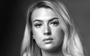 27.成绩优异的大学生兼脱衣舞娘 阿莱克西斯(Alexis)