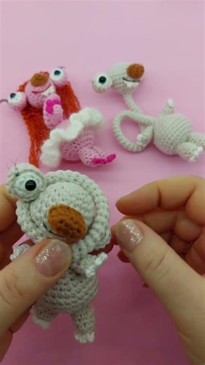 AMİGURUMİ BUZ DEVRİ "SİD" YAPIMI/Uzun boyunlu sid araba ve çanta süsü 2 How to crochet ice age sid?