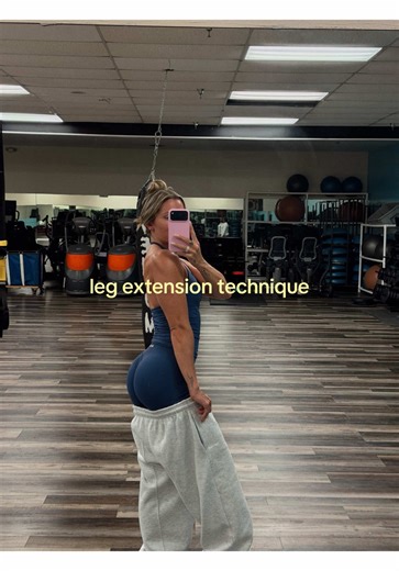 This technique has changed the game!! STOP FORGETTING TO HIT QUADS!! They are imporatnt too‼️ @DFYNE code: KAYLA for 10% off #legextension #quadexercises #workoutsforwomen #buildmuscle #legexercises