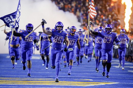 Why is Boise State’s Football Field Blue? Inside Their Unique ‘Smurf Turf’ Tradition and Real Legal Protection