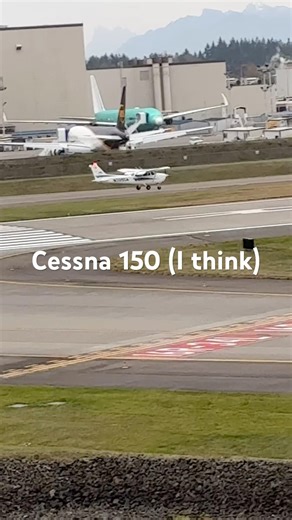 Cessna 150 landing at Paine field Seattle (PAE) #aviation #aviationlovers #seattle #cessna