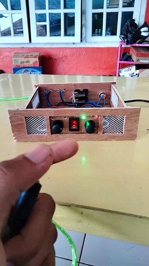DIY LED Indicator for Power Amplifiers with Signal & Clip