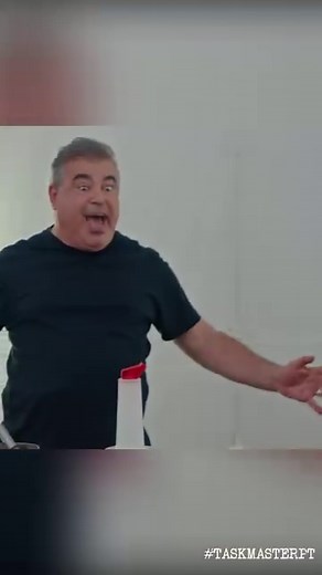 60K views · 434 reactions | Será que está alguém no baú?  Amanhã à noite há Taskmasteeeeerrrr!!!  #taskmasterpt #rtp1 #fremantlept | Taskmaster Portugal | Facebook