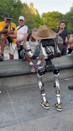 Robot Learned to Rap: Hilarious Rap Battle Moment