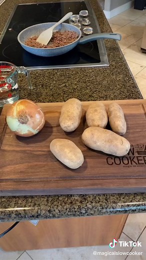 Delicious Slow Cooker Hamburger Potato Casserole Recipe