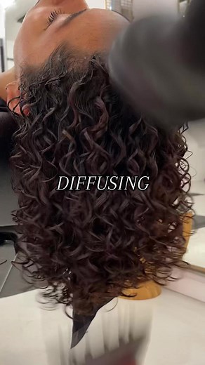 Diffusing but X100000🌬️ • • • This is YOUR SIGN to diffuse your hair😉 Don’t worry, I won’t let you forget‼️ . . . . #SharStyles #Diffusing #curlyhairhack #curlyhairhacks #curlydiffusing #fyp