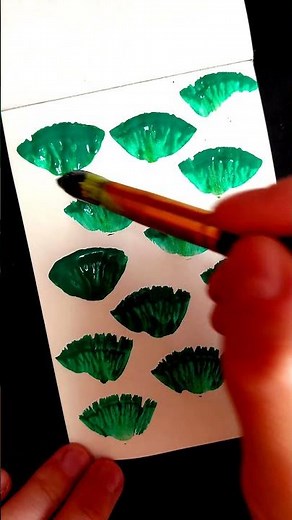 Painting a Green Floral Pattern with a Fan Brush - Botanical Effect #art #painting