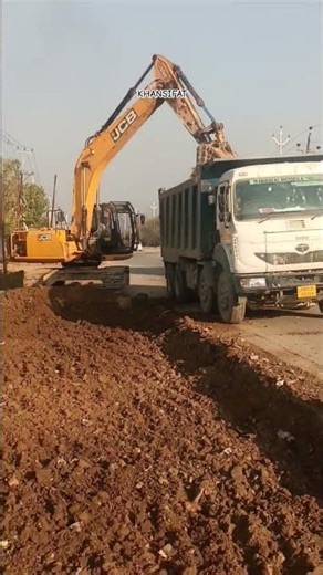 Road embankment construction/ Embankment top layer cutting #embankment #viral #trending #excavator