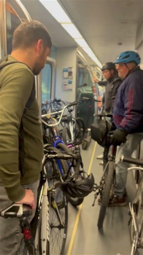 Commuting cyclists using SMART train