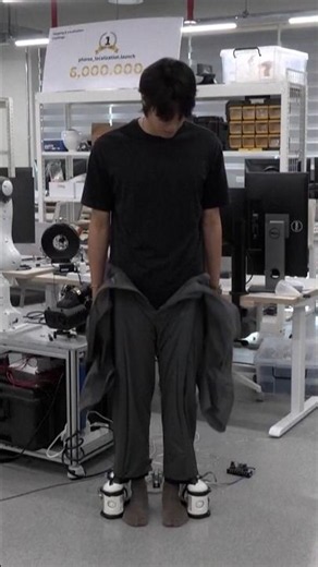 Researchers create robotic clothing that dresses the wearer hands-free
