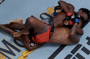 Ultra-rare submission finishes UFC fight for only the third time ever