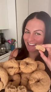 BISCOTTI AL VINO 😍😍 RICETTA: https://blog.giallozafferano.it/cucinafacileconelena/biscotti-al-vino/ 🤗 | Cucina facile con Elena