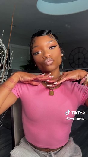 Long awaited mini tut on my viral finger wave hairstyle🙈 What frontal piece do you know that can be reworked for YEARS?!! ILL WAIT🤣😭 no FR! My hair vendor is the besttt, I’ve been reworking this 13x6 frontal SO many times and as you can see, there’s no balding, shedding, baby hairs are still in tact. I LOVE! If you’re interested in my viral hair vendor, the link is in my bio for direct access to purchase🫧 OR comment “vendor” & I’ll direct you myself🫶🏽 P.s: I won’t be selling my hair vendor