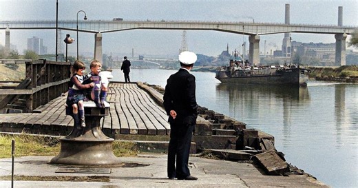'That is me and my sister' - pics of Manchester docks stir touching memories
