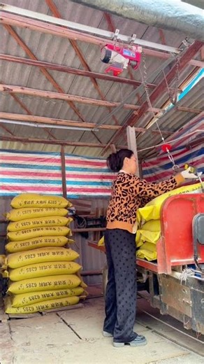 POWERFUL and Graceful: Moving Heavy Bags with Zero Effort 🕺