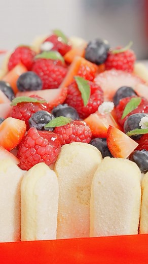 جيناكم ب- Recette Charlotte au Mascarpone et aux Fruits Rouges 🤤 تحليو بيها سهرية ال-Saint Valentin 😍 تبعونا البنة والربح يستناو فيكم 🎁😉 | Délice Fromage