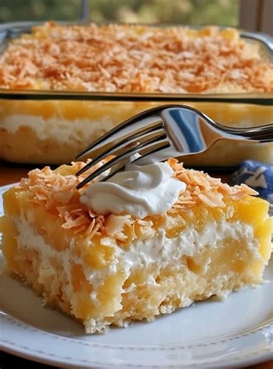 La tarte à la crème de noix de coco à l'ancienne est un dessert classique à la fois crémeux et délicieux. Voici une recette rapide et facile pour vous : Ingrédients : Pour la croûte : 1 croûte à tarte précuite de 9 pouces (achetée en magasin ou faite maison) Pour la garniture : 1 tasse de sucre granulé 1/4 tasse de fécule de maïs 1/4 cuillère à café de sel 3 tasses de lait entier 4 gros jaunes d'œufs, légèrement battus Je dois dire quelque chose pour continuer à recevoir mes articles 🙏 Merci. A