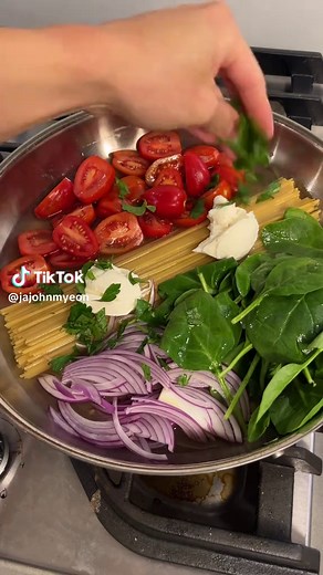 One pot pasta recipe. One more recipe before the new year! This was my first time trying a one pot pasta recipe and it DID NOT disappoint! I think everyone should try this on days where you feel a bit lazy. Ingredients 200g pasta 10-12 cherry tomatoes 500ml chicken broth 1/4 cup red onion 1/2 cup spinach 2 tbsp light cream cheese Parsley 1 tsp salt 1 tsp pepper 1 tsp oregano 1tbsp olive oil Parmesan cheese for garnish Steps 1. Place all the ingredients into a pan and make sure pasta is submerged