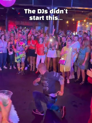 This was The 30  Club at 7pm on Saturday! 🤣 The DJs didn't ask for it, the second Jason Nevins X Run DMC dropped, the crowd took over! Zero staging Zero prompts Zero f**cks given Just one circle and pure 90s nostalgia 🤣🤣🤣 This is why we love The 30  Club! Sound ON for this one and tag whoever was in that circle! 👇 #The30PlusClub #Over30sOnly #DaytimeClubbing #ClubbingForGrownUps #StrictlyOver30s