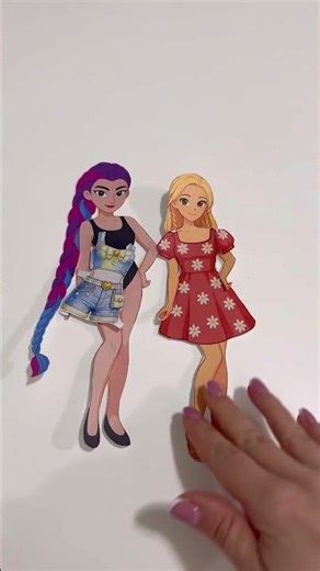 Paper doll makeover. Dress up and have fun 🤩