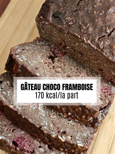 🍫 Gâteau au chocolat IG bas – rassasiant & sans sucre ajouté Un gâteau gourmand qui soutient vraiment ta perte de poids ? Oui, c’est possible… à condition de comprendre l’importance des fibres et de la stabilité glycémique. Ce gâteau est optimisé pour éviter les pics de sucre, prolonger la satiété et nourrir ton microbiote : un point clé après 40 ans. ✅ Points forts • IG bas • Sans sucre ajouté • Sans matière grasse ajoutée • Riche en fibres • Favorise la satiété • Soutient la stabilité glycémi