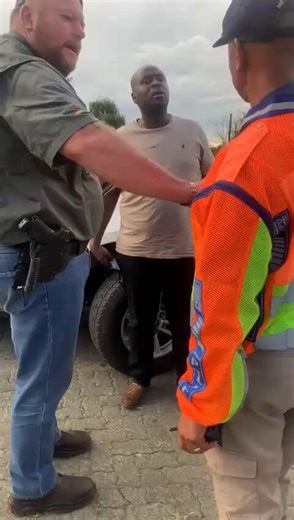 ⚠️ Beware Of This New HIJACKING Scam Where Suspects Pretends To Repossess The CarYesterday at around 15:30, a woman was followed and harassed by a man falsely claiming to be a WesBank repossession agent..