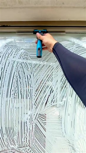 Satisfying Window Cleaning: Glass Glow Revealed