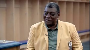 8.8K views | Legendary former American football player Dave Robinson visited the Cotton Bowl in Dallas with Heritage Auctions Communications Director Robert Wilonsky. Robinson discussed his noteworthy career and highlights from his collection that he has consigned to Heritage Auctions for the Summer Platinum Night Sports Auction on August 27-28.   https://fal.cn/3qDhm | Heritage Auctions Sports | Facebook