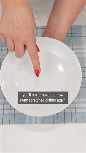 Erase Scratches From Your Plates With Toothpaste! #DIYKitchen #PlateRestoration #HomeHacks