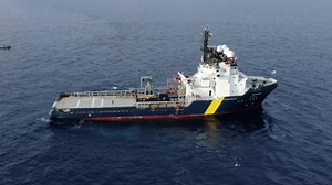 VIDÉO - Navire commandé à distance au large de Toulon : les images de cette première mondiale