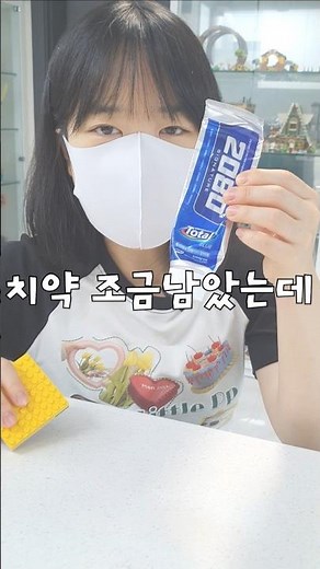 How to make a toothpaste squeezer out of Lego?