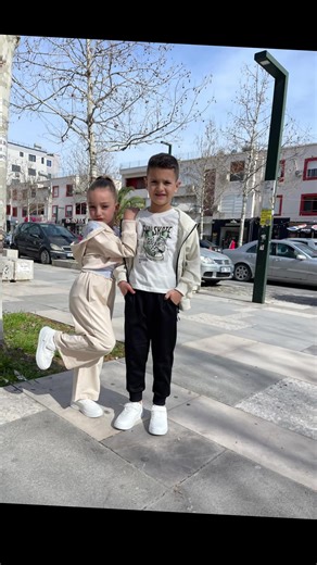 #shqiptaretneperbote🇦🇱🌍 #kengeshqiptare #kengepopullore🥰🥰 #tiktokstudio @Dea Hysenaj @Mariglen Hazizaj