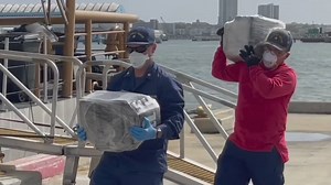 🎥 Paquetes de cocaína y fentanilo flotando en el mar cerca de las playas de EEUU es la nueva ruta del narcotráfico a la que ya le llaman "la multiplicación de los panes". Informa Andrea Sambuccetti | Aquí y Ahora