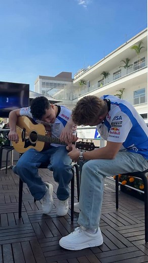 Guitar 101 👨‍🎓Head to 🔗 in bio to watch Liam give Isack his first guitar lesson 🎸 #F1 #VCARB | Visa Cash App RB