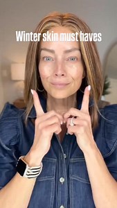 Winter really puts your skin to the test — and your makeup will only look as good as your prep. Here are the 2 products with real Korean skincare science behind them that have made a huge difference in how my makeup looks and wears all season long. 👇 ✨ Tip 1: A hydrating mist you can use before makeup to prep your skin and after to set your look. It gives a natural glow, locks everything in place, and delivers patented ingredients that boost elasticity and hydration. ✨ Tip 2: A multi-use balm t