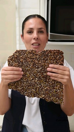 3K views · 55 reactions | 殺 Créditos @esteficolombo Galleta de semillas crujientes , (son libre de harinas & apto veganos) ideales para comer solas tipo snack, con algún dip , base de tarta, etc ,etc. Ingredientes Semillas de lino 150 g Agua hirviendo 300 ml. Sal Mix semillas 300 g ( yo use girasol, desamo blanco y zapallo) Aceite #receta #healthyfood #healthyrecipes #crakers #veganrecipes #glutenfreerecipes | Mariel Martínez | Facebook