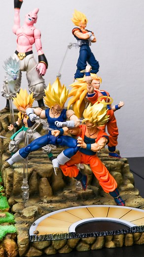✅Diorama terreno de batalla a medida. Si quieres aprender a hacer dioramas como estos, ya tienes disponible mi curso en línea "Diorama desde cero" donde aprender la técnica necesaria para empezar a realizar tus propios dioramas🤟🏻 Link en mi perfil Consigue el materiales base para mis dioramas con @insyser.peru Escríbanles para mayor información. Figuras de @instamashii Saluden a Miguel @plasticrealms 😂 #shfiguarts #diorama #cursoonline #dragonballz ##cellsaga #goku #bandai #dragonballdaima #d