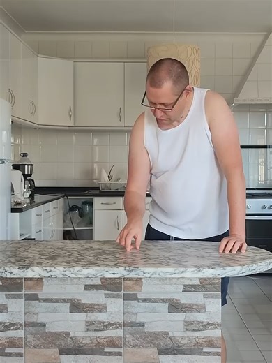 🧽🕺🎵🙈😂 #cleaningfail #couplehumor #funnyreels #dancinginstead #marriedlife Tried to teach him how to clean we’re still dancing instead... classic. 😅