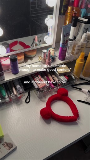 Tips for Filming Content with Simple Fabrics