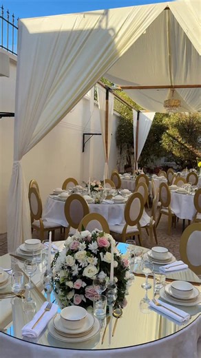 Notre mise en place pour le dîner d'aujourd'hui — Qui sommes-nous ? Traiteur Elbenna ( Kiik Traiteur Événementiel ) est une entreprise qui date depuis 2016, spécialisée dans l’organisation d’événements privés ou professionnels et qui n’a cessé de s’agrandir depuis son lancement. —— Contactez-nous : 🔸 Tel / WhatsApp / Viber : 0664 186 700 0550 239 551 🔸 Email : contact@groupe-kiik.com 🔸 Site web : www.groupe-kiik.com 🔸 Adresse : Lotissement Gaston Bernard, Draria, Alger | Traiteur Elbenna / K