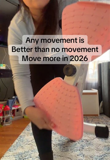 Low-impact, easy movement workout. This ab twister is sturdy, non-slip, and beginner friendly perfect for anyone shifting from a stationary lifestyle who wants to be more active. It gently gets your heart rate up and your body moving, whether your goal is better health or weight loss. If you need to buld your stamina up and the gym seems scary and overwhelming, or to hard to commit to after a long day. Integrate this into what you’re already doing in your life, do you normally scroll for 30 minu
