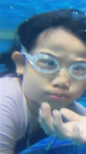 Kids swim and Dive at swimming pool #swimming #kids