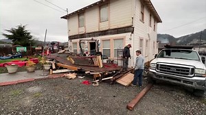 Magnitude 6.4 quake shakes northern California, leaves 2 dead, thousands without power