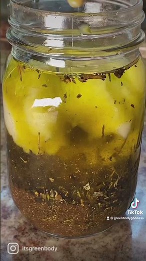 How to make our Chebe oil for hair growth & length retention. Natural African beauty secrets 💚