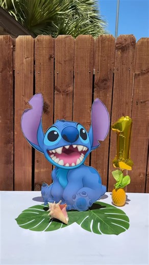 Ellie on Instagram: "DIY Dollar Tree Party Decorations  • • • • • • • • #diyparty #diypartydecor #diycenterpieces #liloandstich #kidsparty #fiestasinfantiles #dollartreediy #fiestasdecumpleaños #partydecorations #backdropdecoration #fiesta #decoracioncumpleaños #diy #dollartreedecor"