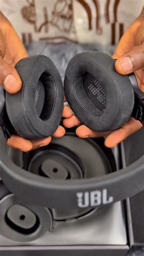 Your music, your world — JBL Live 500.”