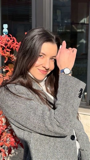 She moves through the city with ease, catching light, moments, and attention without trying. The Amorosa Lady adds that quiet glow - gold and silver tones, a mother-of-pearl dial, and a presence that makes even ordinary streets feel a little more special. Some watches don’t just complete a look. They change the way the moment feels. #timeforce #timeforcewatches #lifestyle #womanwatch